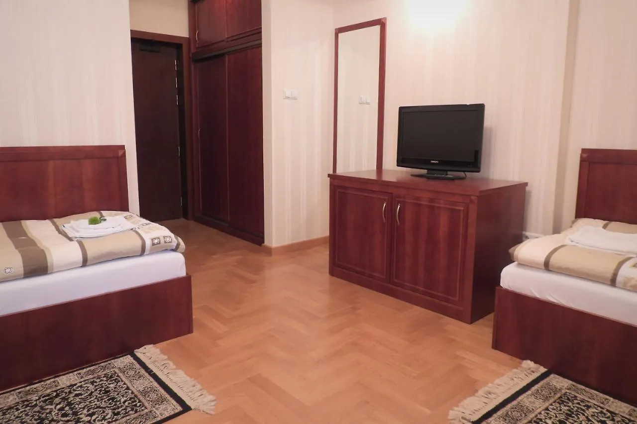 Balice Pokoje Goscinne Palac W Balicach Instytut Zootechniki Pib فندق مبيت وإفطار